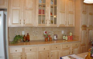 A kitchen with beige cabinets and counter tops.